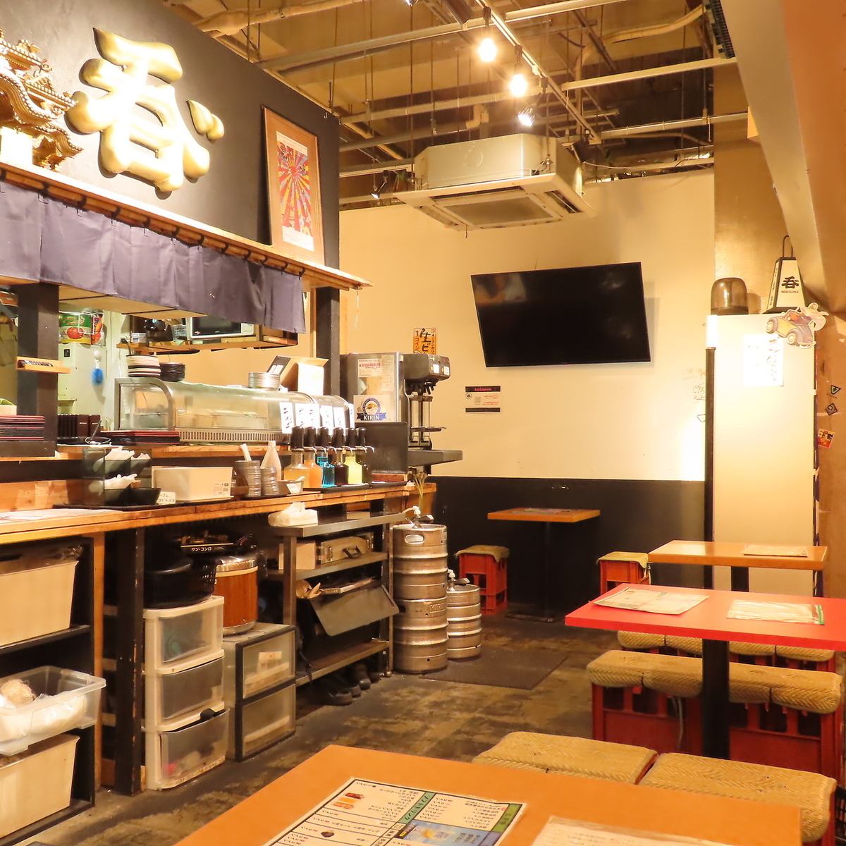 カウンター席をご用意しております。お一人様からご来店ください