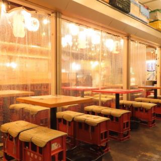 【テーブル4名×8席】