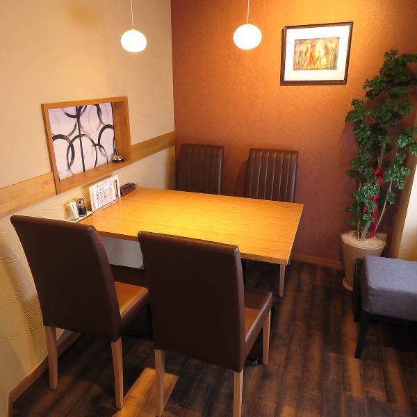 Private rooms are available in the back of the store.You can enjoy your meal slowly in a calm atmosphere, so please use it in various scenes.Maximum 5 people, please contact us as soon as possible to make a reservation.We also have a small private room for 2 people, but this cannot be booked online, so please contact us directly.