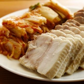 Bossam [Boiled Pork, Chinese Cabbage Kimchi] (Large: 400g)