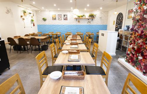 【最大60名までの貸切可◎】明るい店内でご宴会をお楽しみいただけます！宴会、結婚式二次会などあらゆるご宴会シーンにも対応可です♪