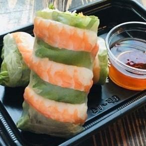 Our specialty! Fresh spring rolls of shrimp