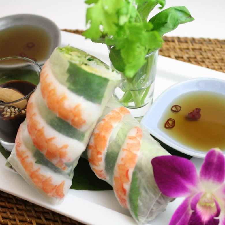 Our specialty: fresh spring rolls of shrimp and herbs