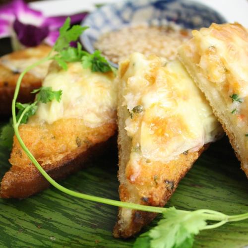 Crispy! Thai-style shrimp cheese toast