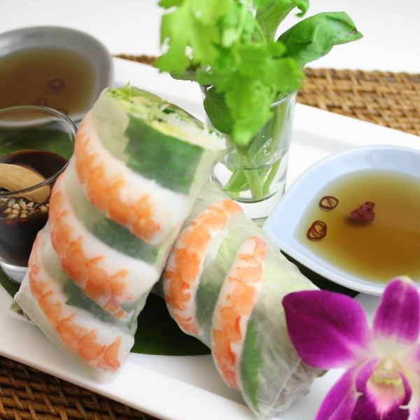 [亚洲食品抗衰老]我们的特色菜！虾和香草的新鲜春卷