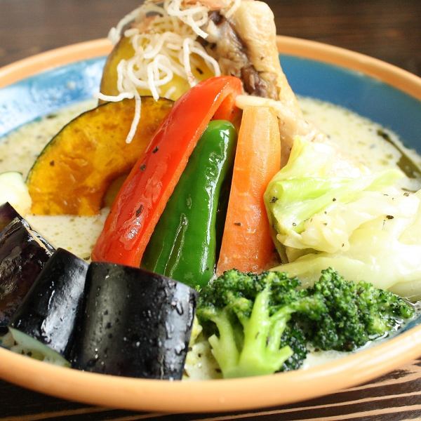 [Thai beauty secret] Green curry with plenty of chicken vegetables with bones