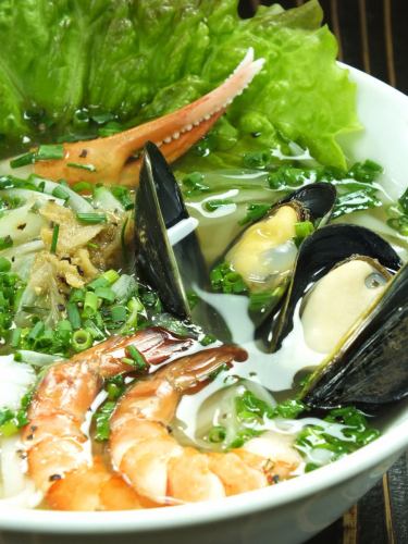 Pho Saigon (seafood) + mini gapao bowl