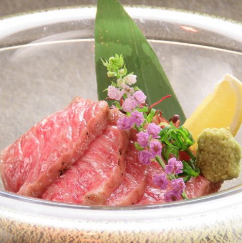 Over 80% of customers order this grilled A-5 Sendai beef sashimi!
