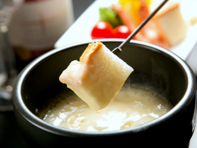 Enjoy melty cheese fondue and sirloin steak [Women's party course] with all-you-can-drink