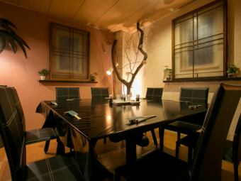 A Japanese-style space with warm light.Can be reserved for 5 to 8 people.