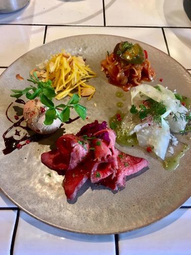 Assortment of 3 appetizers (1 portion)