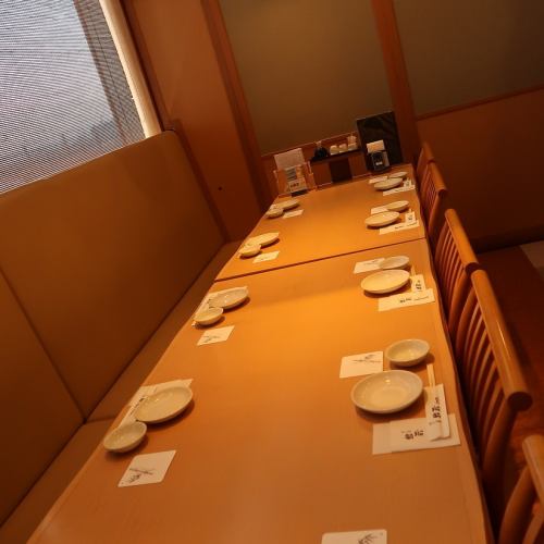 <p>充滿日本氣息的日式外觀。您可以在櫃檯或寬敞的座位上感受壽司的味道，或與公司同事一起喝酒。</p>