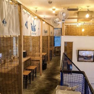 The interior of the shop has bamboo blinds, and it is a very relaxing space with a cool Japanese taste, so it is perfect for families.