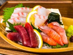 Assorted sashimi