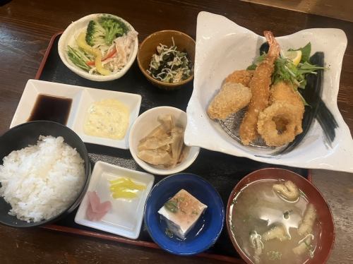 豪華ミックスフライ定食