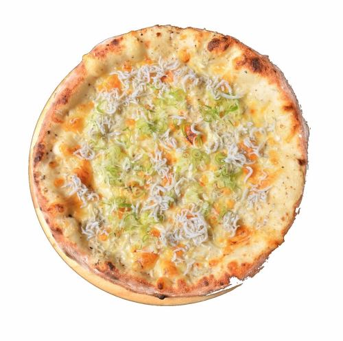 日間賀島産しらすとネギのクリームピッツァ