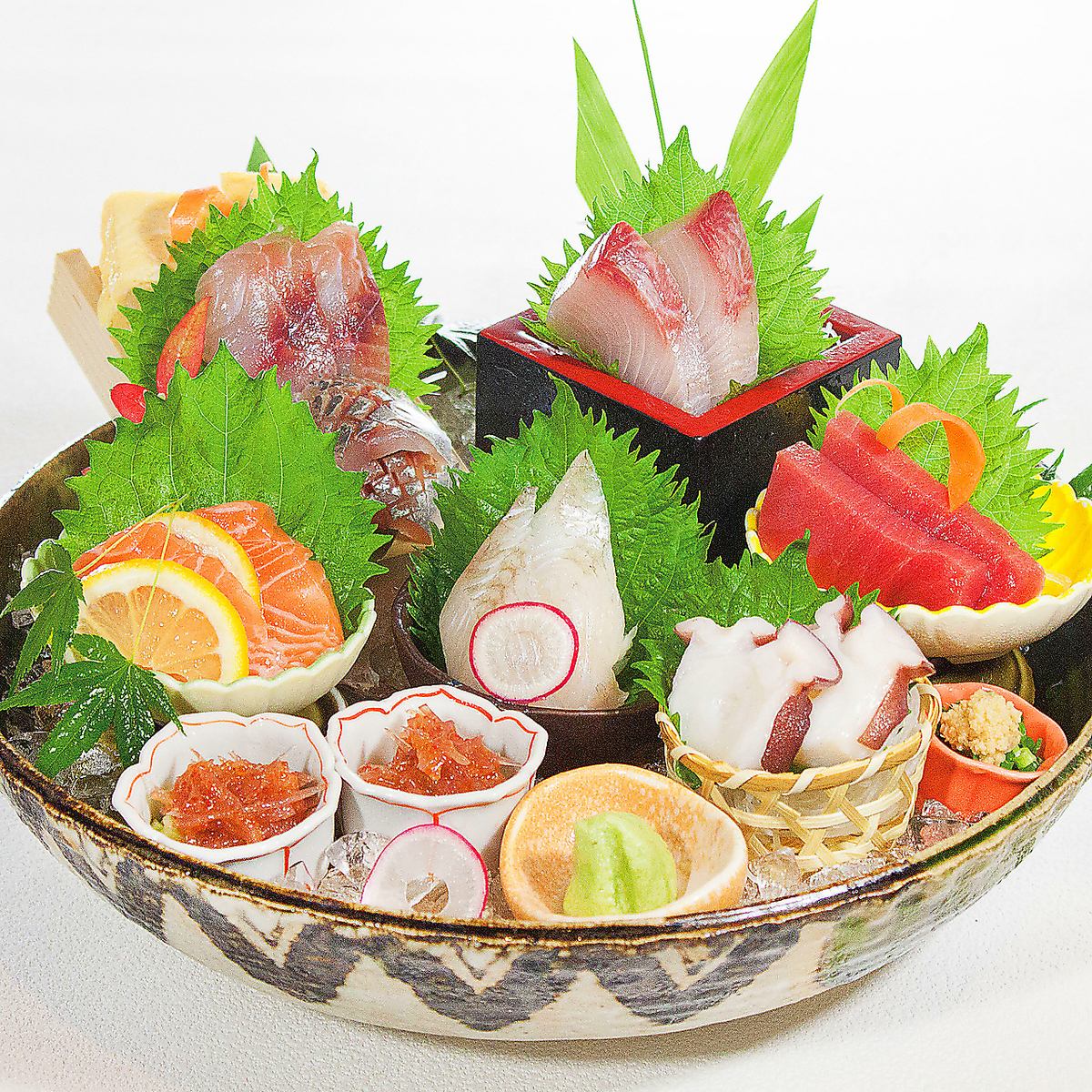 漁港から直送で鮮度抜群！海鮮を使用した料理を様々ご用意♪