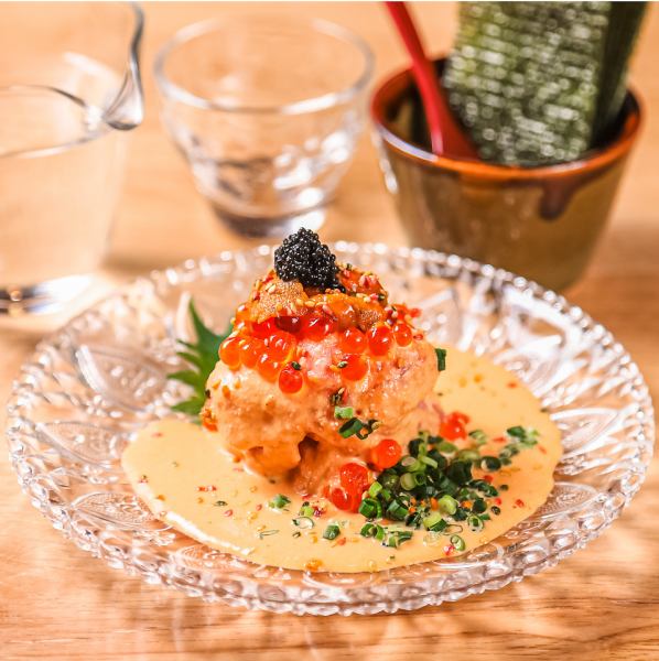 【ネギトロ雲丹明太ソースがけ】の濃厚な旨みが広がる贅沢な一皿