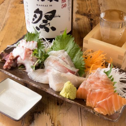 Not only skewers! Fresh sashimi is also available.