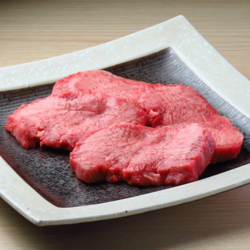 「分厚さとジューシーさ、上タンを味わえ！」