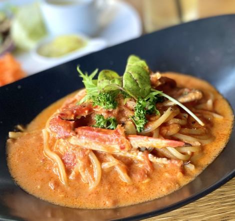 12月の期間限定パスタは、毎年大人気!「NIJIYA特製!渡り蟹のトマトクリームパスタ」(サラダの盛り合わせ&ドリンク付)