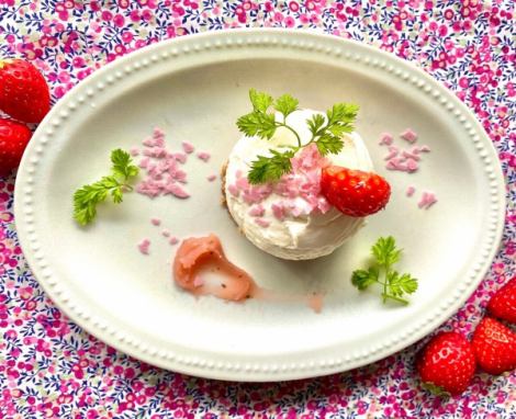 【 Our  café comes with a wish to be a rainbow in SUMIYOSHI. 】私たちが最も大切にしている想いは「お客様を幸せな気持ちでお帰しすること」です。それは私たちの店名の由来「虹」を見つけたときに感じるような気持ちです。そのために、提供するサービスは、飲食店の既成概念にとらわれず、自由な発想で、ただお客様のことを考えて、を基本としています。まだまだ、私たちが表現したいサービスの全てを表現できてはおりませんが、日々少しづつ、着実にサービスの向上に取り組んでいます。そしていつか「虹」のように、この街を彩れたら、そんな願いも込めています。