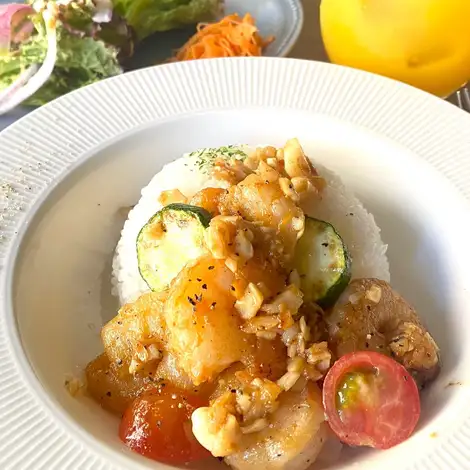 NIJIYA's #1 most popular dish! "Rich Garlic and Butter Garlic Shrimp" (includes salad and drink)