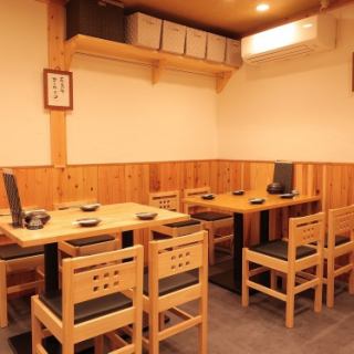 カウンター6席、テーブル席は鉄板カウンター横に6席、奥に16席です。2024.6/10(月)リニューアルオープン(※席数に限りがある為、時間、人数変更あればお早めにご連絡頂きますようご協力お願い致します。当日お客様都合でのお席の変更は受け付けておりませんのでご理解ください)