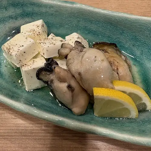 Cream cheese and olive-marinated oysters