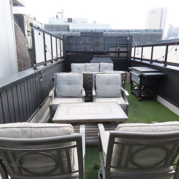 The third floor is equipped with an open space and a rooftop bar where you can enjoy the night view of Nagoya Station! Enjoy drinks and Italian food while taking in the view.