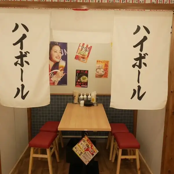 ●町田駅すぐ●終電も慌てない便利な駅チカ立地！軽く1杯から、ガッツリ〆メニューまで、皆様のお越しをお待ちしております！ゆったり寛げる雰囲気が自慢です。個室orオープン掘りごたつの2タイプ。お好きなお席にどうぞ！女子会、合コン・コンパから企業様のご宴会まで幅広くお使いいただけます。
