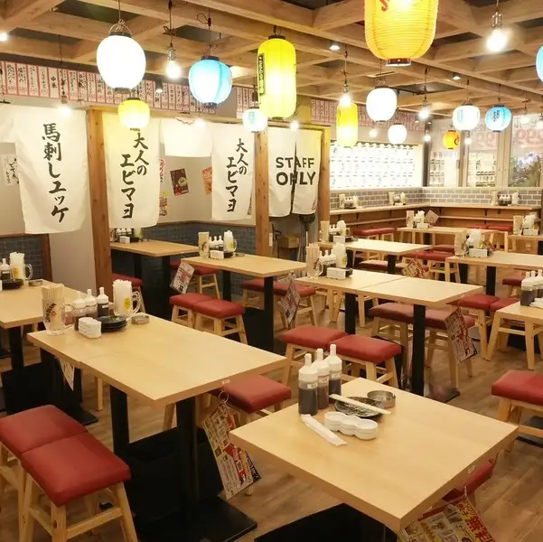 フロア貸切最大100名迄●昭和感溢れるノスタルジックな店内●昭和レトロな店内は、インテリアにもこだわっています。≪昔ながらの大衆居酒屋≫の雰囲気は、誰でも立ち寄りやすい居心地のいい空間です。