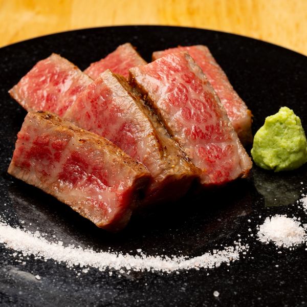 ≪熱々の鉄板で焼く松阪牛は格別の美味しさ◎≫ 松阪牛サーロイン ￥540（税込）