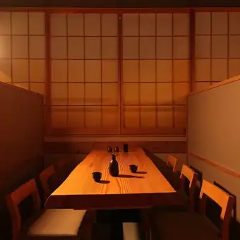 人数に合わせてアレンジ可能なテーブル席◎新宿　焼き鳥