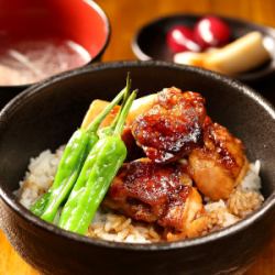 烤鸡肉串餐厅的烤鸡肉串碗