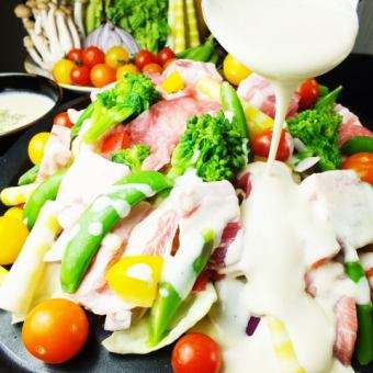 Great for girls' get-togethers! [Teppan Bagna Cauda with Mochi Pork and Seasonal Vegetables] 2.5 hours all-you-can-drink (2 hours on Fridays, Saturdays, and the day before holidays) 6,000 yen ⇒ 5,000 yen