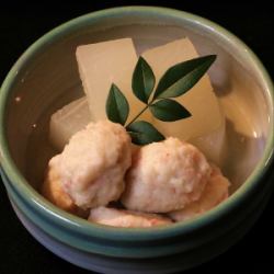 Crab meatballs and radish simmered in clear sauce