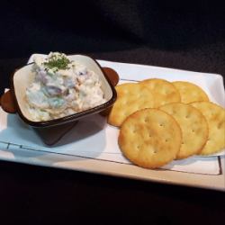 Surf clam salad with crackers