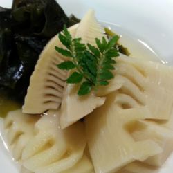 筍と桜つみれのすまし煮
