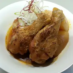 Spicy chicken wings and daikon radish