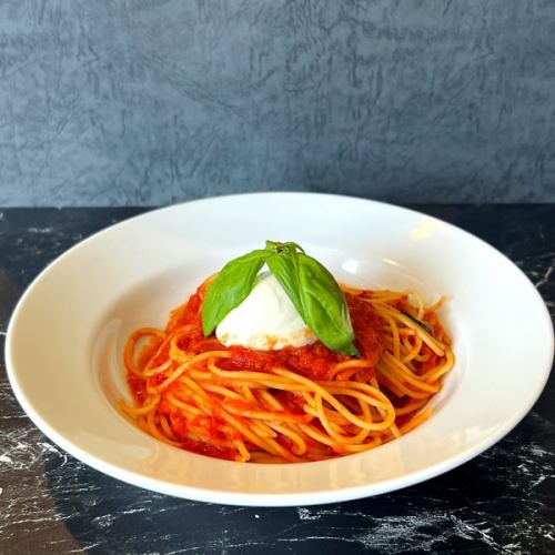 Vino due's popular spaghetti pomodoro