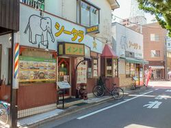 Chiyoda Line Ayase Station East Exit and walk 2 minutes on foot! Opening the door of the shop spreads the scent of authentic Indian spice and appetites ♪