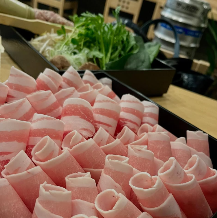 落ち着いた雰囲気の店内でごゆっくり料理をお楽しみください。