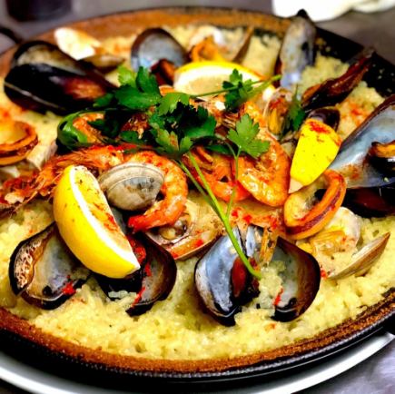 【含2.5小時無限暢飲】地中海海鮮飯、熟成肉、魚、貝類的「豪華西班牙套餐」7,500→6,500日圓（含稅）