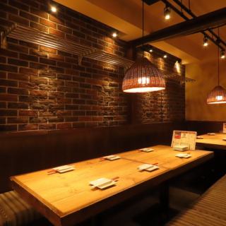 各種宴会は広々としたテーブル席でお楽しみください！