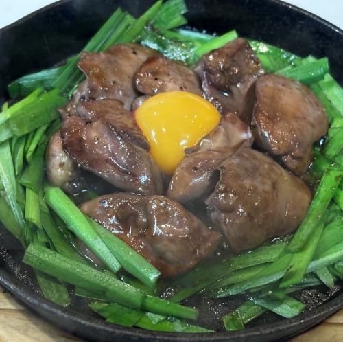 鉄板あつあつレバニラ玉