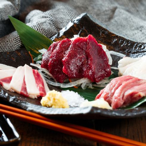 馬刺しの赤身を含むコースなどお肉料理も豊富にご用意◎