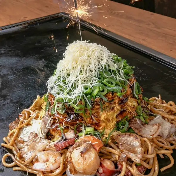 名物 【FUJIYAMA】 ボリューム満点！日本最高峰のお好み焼き。その迫力は富士山の如し！