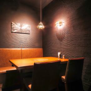 We offer semi-private rooms for 2 to 4 people.There is a partition, so you can enjoy your meal without worrying about those around you.Please feel free to use this as well.There is no charge for the room.