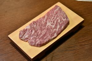 Wagyu beef sirloin (2 slices)